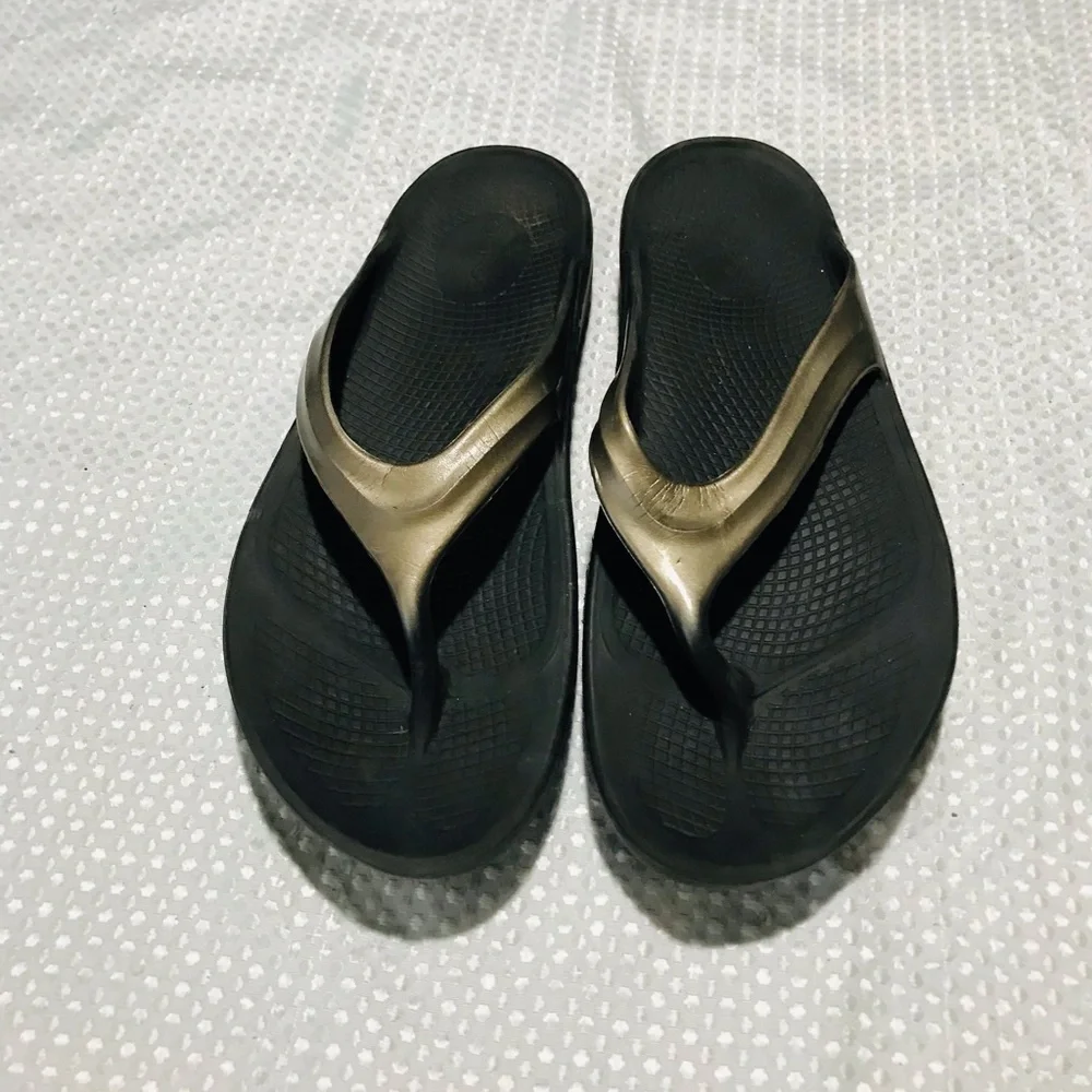 OOFOS‎ sandals
